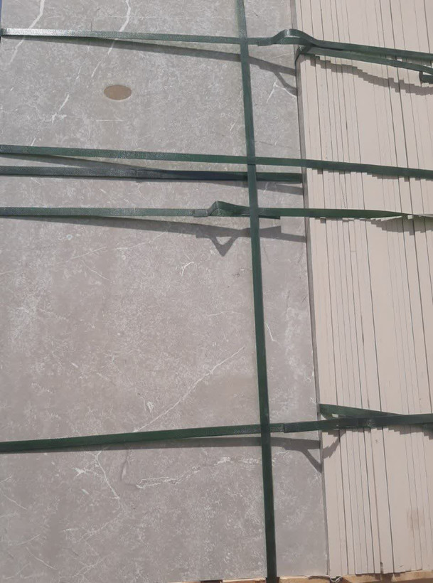 ⬅️ سایز60×120 #عمارت👆🏻 ▪️ خاک سفید ▪️ تسمه کش درجه 6 ▪️ یک تریلی موجود ▪️ لعاب براق 🔥💵قیمت متری260🔥