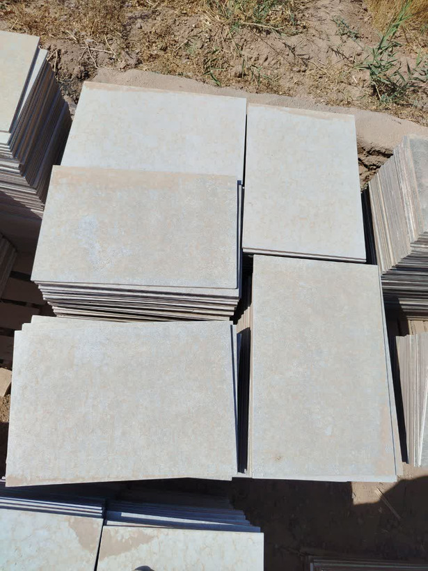 فروش ویژه پرسلان سایز 60×50 پرسلان بارگیری پالتی متراژ دار فقط بخاطر جابجای انبار قیمت تنی 5500ت