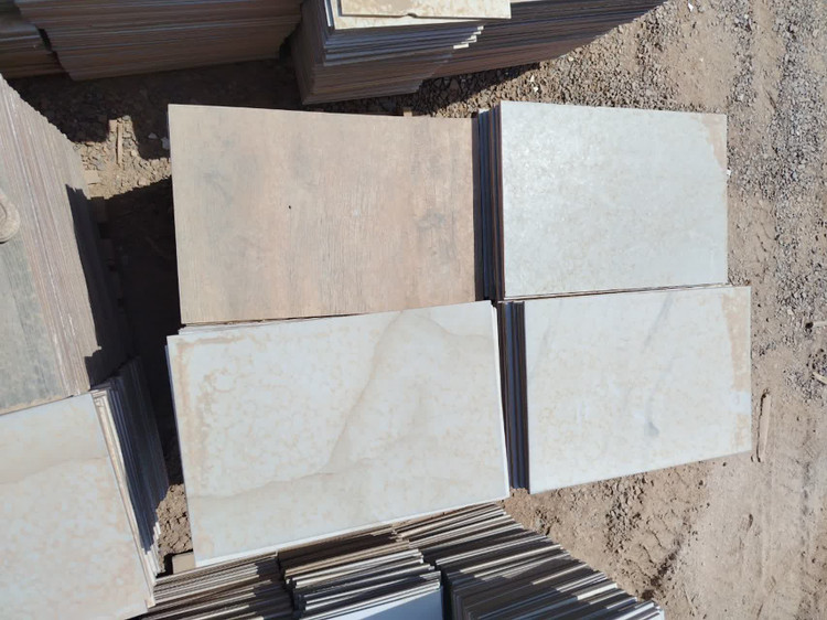 فروش ویژه پرسلان سایز 60×50 پرسلان بارگیری پالتی متراژ دار فقط بخاطر جابجای انبار قیمت تنی 5500ت