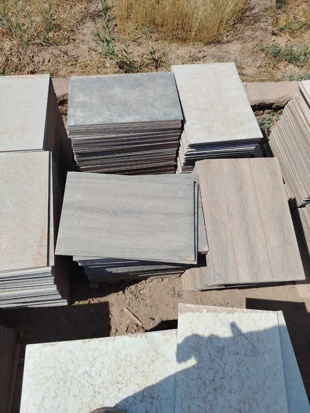 فروش ویژه پرسلان سایز 60×50 پرسلان بارگیری پالتی متراژ دار فقط بخاطر جابجای انبار قیمت تنی 5500ت