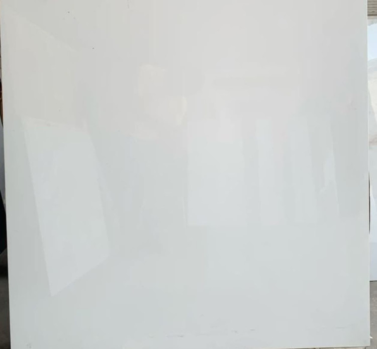 فروش ویژه پرسلان سایز 60*60 خاک سفید کالیبره درجه 3 کیفیتش عالی کارتن و بسته بندی شیک کارخانه قیمت متری ۲۸۵ تومان
